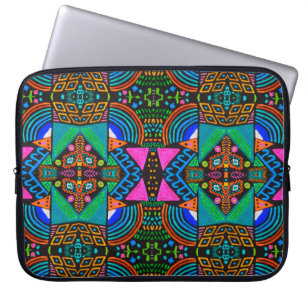 Afrikanische Kunst zeichne. Nahtloses Aztec-Muster Laptopschutzhülle