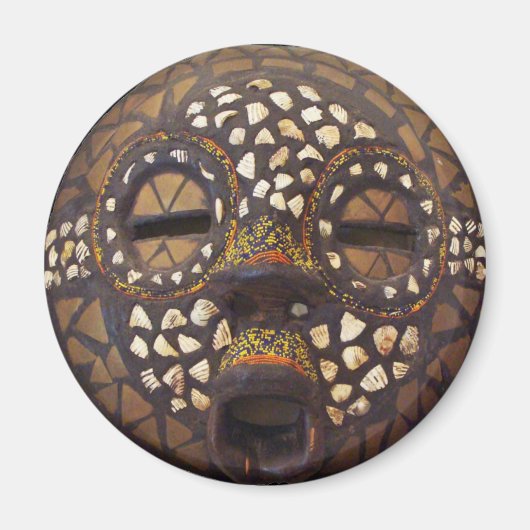 Afrikanische Maske mit cowrie-Muscheln Magnet (Vorne)