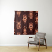 Afrikanische Masken, dunkler Hintergrund Wandteppich (Beispiel)