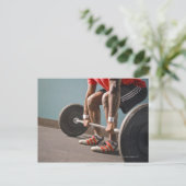 Afrikanischer Amerikaner, der den Fitnessraum trai Postkarte (Stehend Vorderseite)