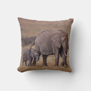Afrikanischer Elefant mit Baby Kissen