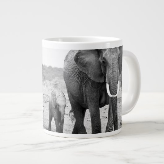 Afrikanischer Elefant und Kälber| Kenia, Afrika Jumbo-Tasse (Vorderseite Rechts)