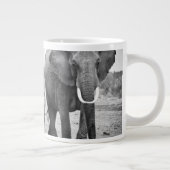 Afrikanischer Elefant und Kälber| Kenia, Afrika Jumbo-Tasse (Rechts)