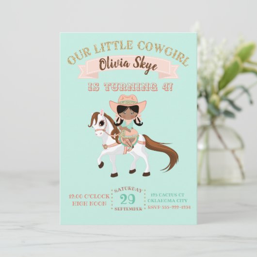 Afrikanisches amerikanisches Cowgirl auf Pferden G Einladung (Stehend Vorderseite)