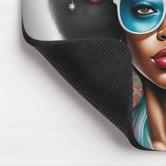 Afro Frau elegante und bizarre Urlaubsstimmung Mousepad (Ecke)