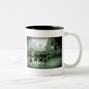 Afroamerikaner-Frauen-Marschieren Zweifarbige Tasse