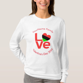 Afroamerikanische Rotbuchstaben-LOVE-Flagge person T-Shirt