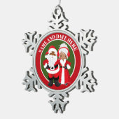 Afroamerikanischer Name Datum Santa Mrs. Claus Schneeflocken Zinn-Ornament (Rechts)