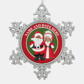 Afroamerikanischer Name Datum Santa Mrs. Claus Schneeflocken Zinn-Ornament (Vorderseite)