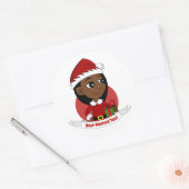 Afroamerikanischer Weihnachtsmädchen-Cartoon Runder Aufkleber (Umschlag)