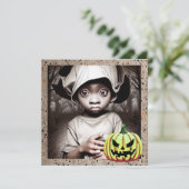 Afroamerikanisches Kind mit "Big Eyes Halloween" Einladung (Stehend Vorderseite)