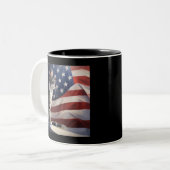Ägäische Katze vor amerikanischer Flagge Zweifarbige Tasse (Vorderseite Links)