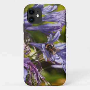 Agapanthus-Blume und Biene Case-Mate iPhone Hülle