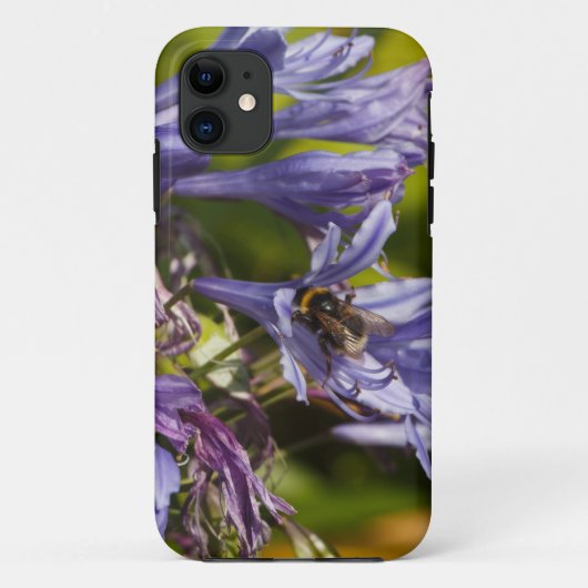 Agapanthus-Blume und Biene Case-Mate iPhone Hülle (Rückseite)