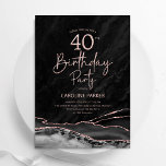 Agate Black Rose Gold 40. Geburtstag Einladung<br><div class="desc">Schwarz und Rose Gold haben 40. Geburtstag Party Einladung. Elegantes modernes Design mit Aquarellfarben-marmorgeode Hintergrund,  Imitate Glitzer Rose Gold und Typografie Drehbuch Schriftart. Die trendige Einladungskarte eignet sich perfekt für eine stilvolle Damenfeier. Gedruckte Zazzle Einladungen oder Sofortdownload digitalen druckbaren Vorlage.</div>