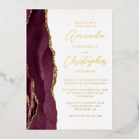 Agate Burgundy Gold Script Wedding Folieneinladung (Vorderseite)
