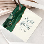 Agate Emerald Green Ivory Gold Script Wedding Geschenkanhänger<br><div class="desc">Dieses elegante, moderne Gastgeschenk Hochzeit-Tag zeichnet sich durch ein smaragdgrünes Aquarelldesign aus, das mit vergoldeten Imitaten bestickt ist. Einfach den grünen Text auf Elfenbeinhintergrund anpassen, mit den Namen der Braut und des Bräutigams in handschriftlicher Kalligraphie über einen großen Ampersand. Fügen Sie auf der Rückseite eine persönliche Nachricht in der Schriftzeichen...</div>