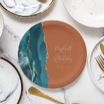 Agate Geode Aquamarin Gold Burnt Orange Wedding Pappteller<br><div class="desc">Diese eleganten,  modernen Hochzeitsfeier-Teller zeichnen sich durch ein aquamarines Aquarelldesign aus,  das mit vergoldetem Glitzer aus Imitaten besticht. Der goldfarbene Text auf einem verbrannten orangen Hintergrund lässt sich leicht anpassen,  wobei die Namen der Braut und des Bräutigams in handschriftlicher Kalligraphie über einen großen Ampersand verteilt sind.</div>