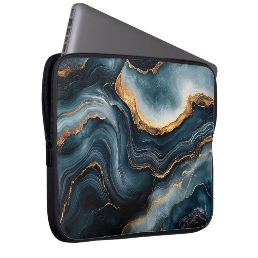 Agate Geode mit Gold und Navy Blue Marmor Laptopschutzhülle (Vorne Rechts)