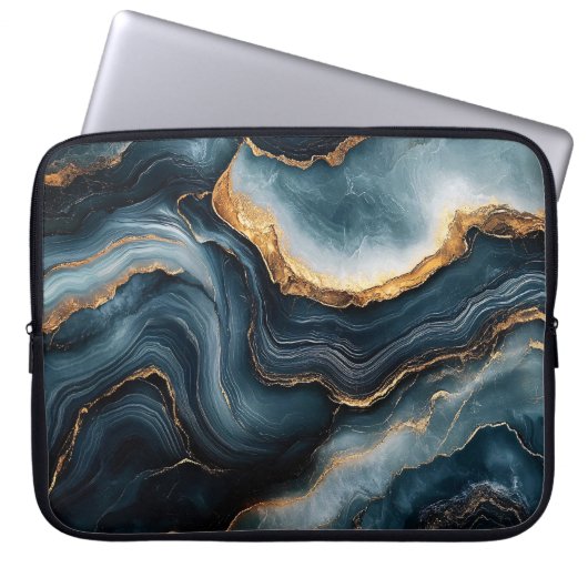 Agate Geode mit Gold und Navy Blue Marmor Laptopschutzhülle (Vorderseite)