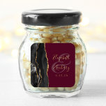 Agate Geode Script Black Gold Burgundy Wedding Quadratischer Aufkleber<br><div class="desc">Dieser moderne Hochzeitsaufkleber ist mit einem schwarzen Aquarellfarben-Geodedesign bestickt mit Imitaten goldenen Glitzer. Der goldfarbene Text auf bordeauxrotem Hintergrund lässt sich leicht anpassen,  wobei die Namen der Braut und des Bräutigams in handgeschriebener Kalligraphie über einen großen Ampersand verteilt sind.</div>