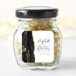 Agate Geode Script Black Gold Wedding Quadratischer Aufkleber<br><div class="desc">Dieser moderne Hochzeitsaufkleber ist mit einem schwarzen Aquarellfarben-Geodedesign bestickt mit Imitaten goldenen Glitzer. Einfache Anpassung des kohlegrauen Textes auf weißem Hintergrund,  mit den Namen der Braut und des Bräutigams in handschriftlicher Kalligraphie über einen großen,  hellgrauen Ampersand.</div>