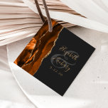 Agate Geode Script Burnt Orange Gold Dark Wedding Geschenkanhänger<br><div class="desc">Dieses elegante, moderne Gastgeschenk Hochzeit-Etikett zeichnet sich durch ein verbranntes, orangefarbenes Aquarelldesign aus, das mit vergoldetem Imitat bestickt wurde. Anpassen Sie den goldfarbenen Text einfach auf einem dunkelschwarzen Hintergrund, mit den Namen der Braut und des Bräutigams in handschriftlicher Kalligraphie über einen großen, kohlegrauen Ampersand. Fügen Sie auf der Rückseite eine...</div>