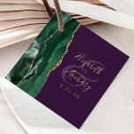 Agate Geode Script Emerald Green Lila Wedding Geschenkanhänger<br><div class="desc">Dieses elegante, moderne Gastgeschenk Hochzeit-Tag zeichnet sich durch ein smaragdgrünes Aquarelldesign aus, das mit vergoldeten Imitaten bestickt ist. Der goldfarbene Text lässt sich leicht auf einem lila Hintergrund anpassen, wobei die Namen der Braut und des Bräutigams in handschriftlicher Kalligraphie über einen großen Ampersand verteilt sind. Fügen Sie auf der Rückseite...</div>