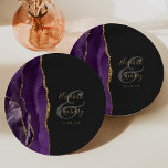 Agate Geode Script Lila Gold Dark Wedding Pappteller<br><div class="desc">Diese eleganten,  modernen Hochzeitsfeier-Teller zeichnen sich durch ein lila Aquarelldesign aus,  das mit vergoldetem Glitzer aus Imitaten besticht. Einfache Anpassung des goldfarbenen Textes auf einem schwarzen Hintergrund mit den Namen der Braut und des Bräutigams in handgeschriebener Kalligrafie über einen großen grauen Ampersand.</div>