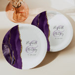 Agate Geode Script Lila Gold Wedding Pappteller<br><div class="desc">Diese eleganten,  modernen Hochzeitsfeier-Teller zeichnen sich durch ein lila Aquarelldesign aus,  das mit vergoldetem Glitzer aus Imitaten besticht. Einfache Anpassung des kohlegrauen Textes auf weißem Hintergrund,  mit den Namen der Braut und des Bräutigams in handschriftlicher Kalligrafie über einen großen,  blassen Lavendel-Ampersand.</div>