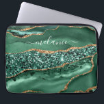 Agate Green Gold Glitzer Geode Marble Individuelle Laptopschutzhülle<br><div class="desc">Agate Green Gold Glitzer Geode Marble Individuelle Name Emerald Sparkle Personalisiert Geburtstag - Geburtstag - Geburtstag oder Hochzeitsgeschenk / Beißig - Fügen Sie Ihren Namen - Text oder Entfernen - Make Your Special Gift - Neu vergrössern und verschieben oder entfernen und fügen Sie Text / Elemente mit Anpassungstool. Design von...</div>