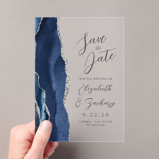 Agate Navy Blue Silver Modern Script Wedding Acryleinladungen (Insitu (Handheld))
