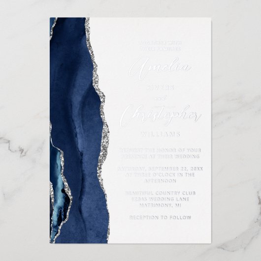 Agate Navy Blue Silver Modern Script Wedding Folieneinladung (Vorderseite)