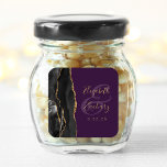 Agate Script Black Gold Deep Lila Hochzeit Quadratischer Aufkleber<br><div class="desc">Dieser moderne Hochzeitsaufkleber ist mit einem schwarzen Aquarellfarben-Geodedesign bestickt mit Imitaten goldenen Glitzer. Der goldfarbene Text lässt sich leicht auf einem lila Hintergrund anpassen,  wobei die Namen der beiden in handschriftlicher Kalligraphie über einen großen Ampersand verteilt sind.</div>