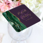 Agate Script Emerald Green Gold Lila Hochzeit Rechteckiger Pappuntersetzer<br><div class="desc">Dieser elegante,  moderne Hochzeitsfest-Untersetzer besticht durch ein smaragdgrünes Aquarell-Dekor mit vergoldetem Imitat-Glitzer. Der goldfarbene Text lässt sich leicht auf einem lila Hintergrund anpassen,  wobei die Namen der Braut und des Bräutigams in handschriftlicher Kalligraphie über einen großen Ampersand verteilt sind.</div>
