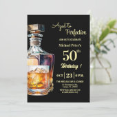 Aged to Perfection Men 50th Whiskey Birthday Einladung (Stehend Vorderseite)