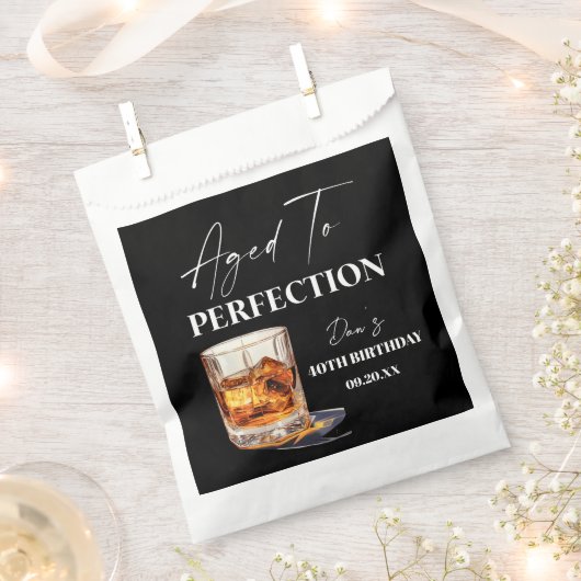 Aged To Perfection Whisky Glass Birthday Party Geschenktütchen (Ausgeschnitten)