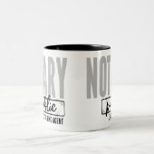 Agent für Notare-Kreditsignierung Zweifarbige Tasse (Mittel)