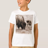 Aggressiver Bison und schwarzer Wolf T-Shirt (Vorderseite)