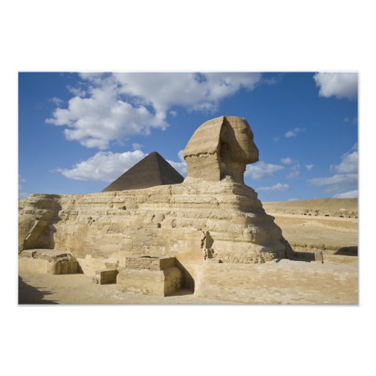 Ägypten, Gizeh. Die große Sphynx erhebt sich über Fotodruck (Vorne)