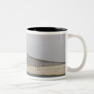 Ägypten, Suezkanal. Friedensbrücke aka Peace Zweifarbige Tasse