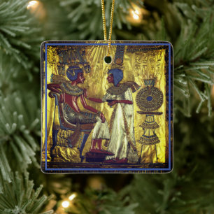 Ägyptische Goldzeichen auf einem Keramikornament