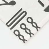 Ägyptische Hieroglyphen in Schwarz und Weiß Fleecedecke (Ecke)