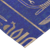 Ägyptische Hieroglyphen-Muster Gold Lapis Lazuli Tischdecke (Schrägansicht)