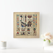 Ägyptische Hieroglyphen und Gottheiten auf Papyrus Quadratische Wanduhr (Zuhause)