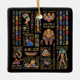Ägyptische Hieroglyphen und Gottheiten auf schwar Keramikornament