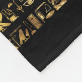Ägyptische Hieroglyphen und Gottheiten auf schwarz Fleecedecke (Ecke)
