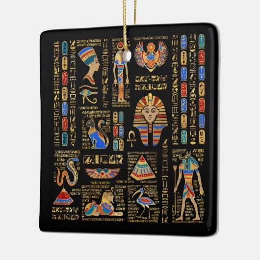 Ägyptische Hieroglyphen und Gottheiten auf schwarz Keramikornament (Links)