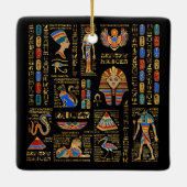 Ägyptische Hieroglyphen und Gottheiten auf schwarz Keramikornament (Rückseite)