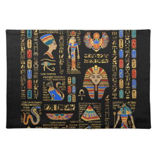Ägyptische Hieroglyphen und Gottheiten auf schwarz Stofftischset